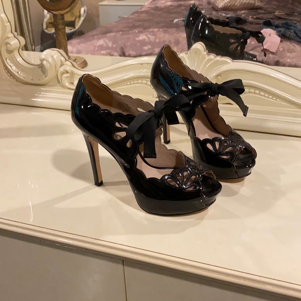 Joan & David pumps